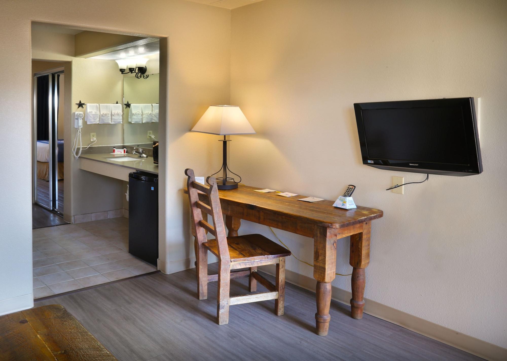 Motel Days & By Wyndham Llano