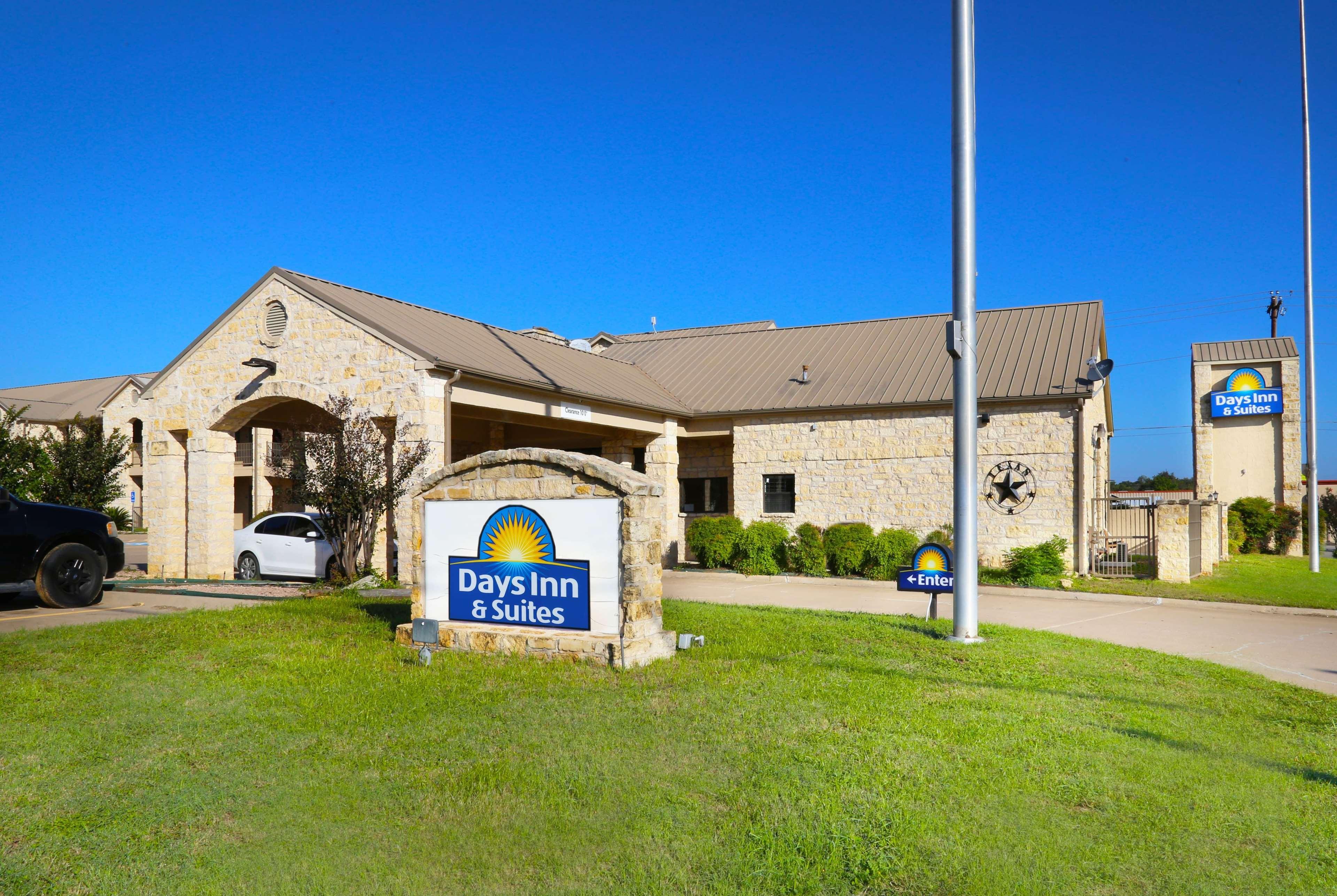 Motel Days & By Wyndham