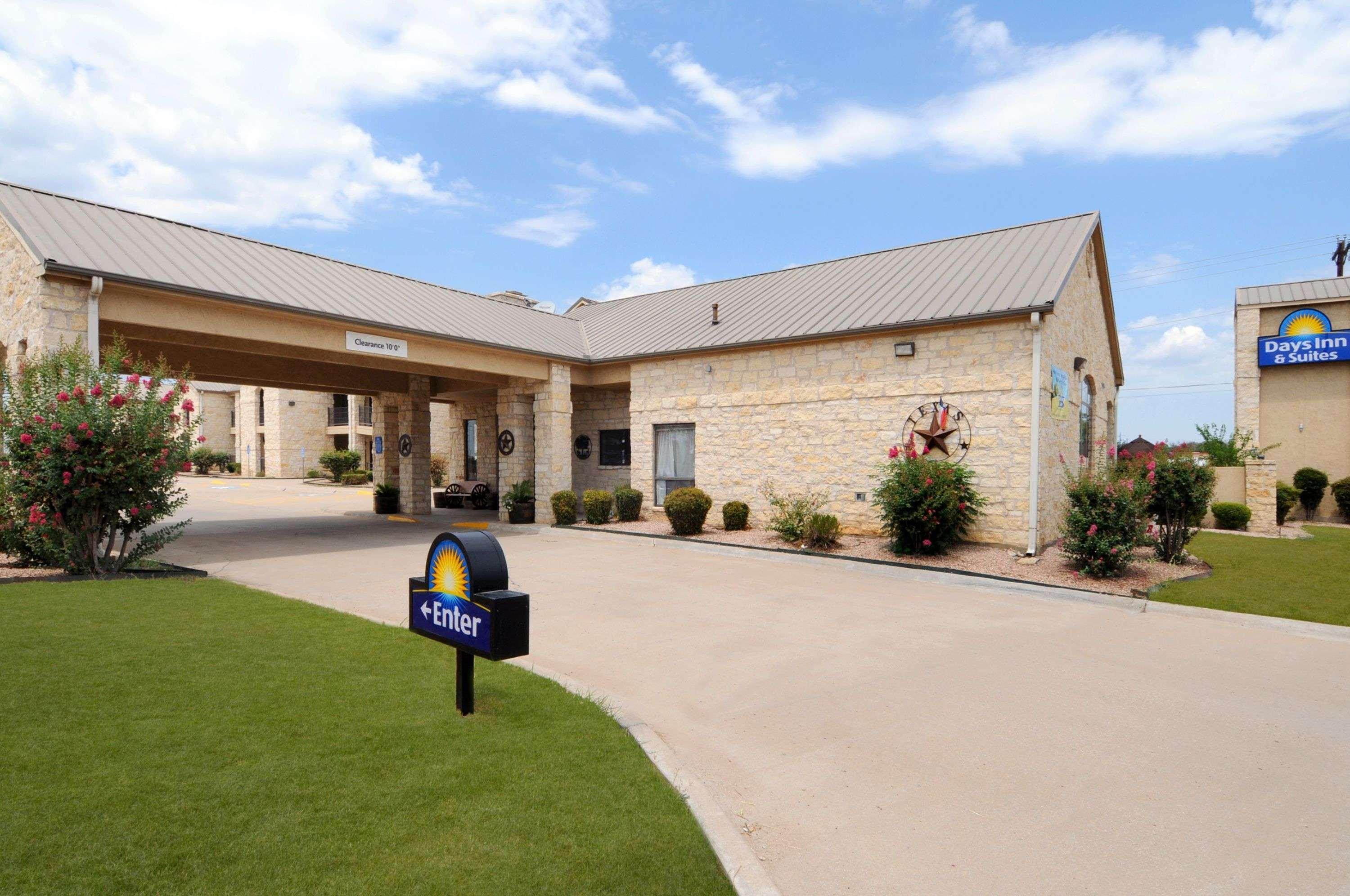 Motel Days & By Wyndham Llano