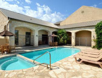 Days & By Wyndham Motel Llano